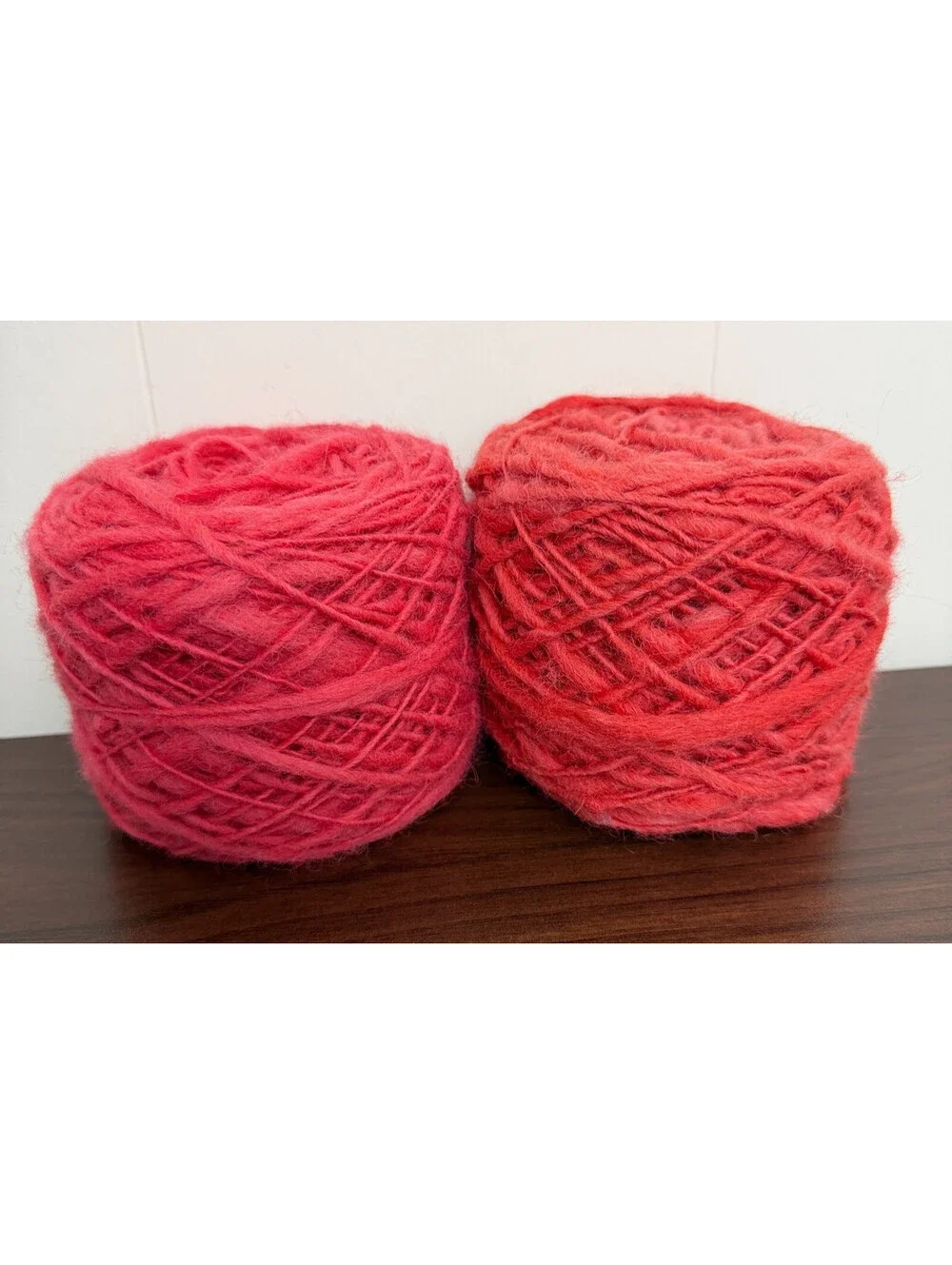 100% Wool Bulky Slub Yarn 333 Yds Coral Pink Orange 196g (2 Cakes)